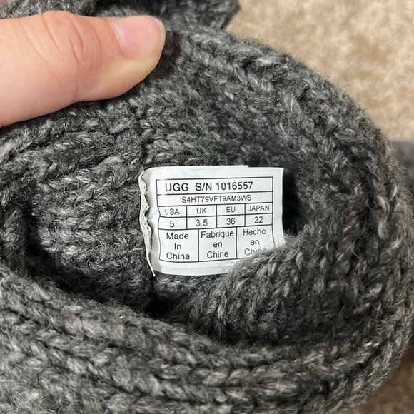 Grey Sweater Knit Uggs size 5 - Picture 6 of 6